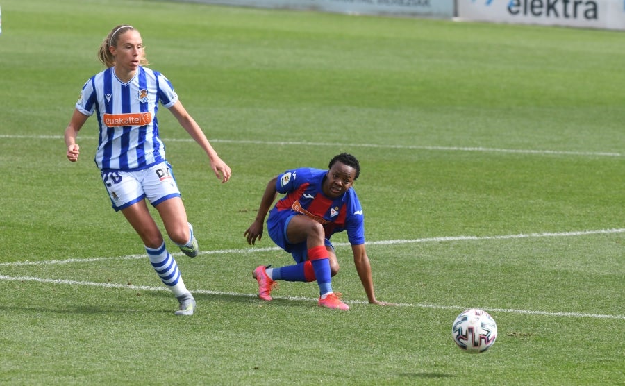 Las azulgranas han frenado la buena racha de las txuri-urdin este mediodía en Zubieta.