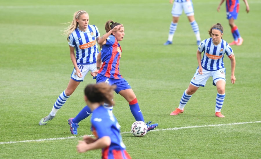 Las azulgranas han frenado la buena racha de las txuri-urdin este mediodía en Zubieta.