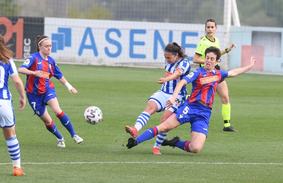 Las azulgranas han frenado la buena racha de las txuri-urdin este mediodía en Zubieta.