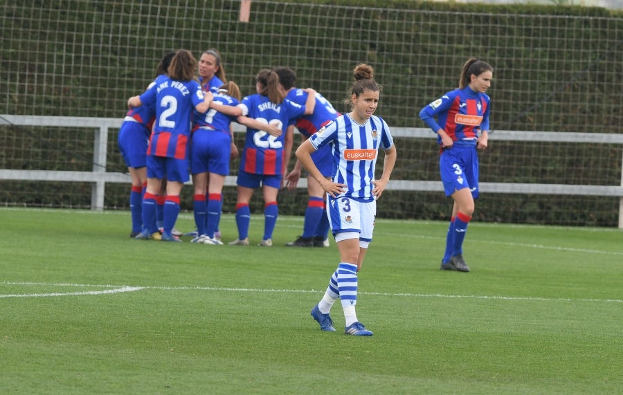 Las azulgranas han frenado la buena racha de las txuri-urdin este mediodía en Zubieta.