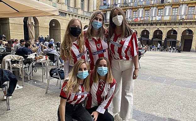 Aficionadas del Athletic en Donostia. 