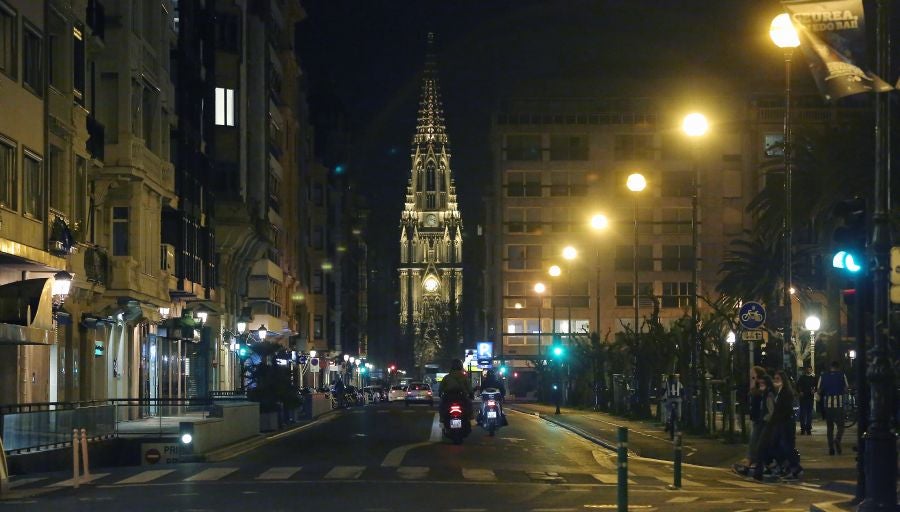 Las calles de Donostia estaban vacías antes del toque de queda. Todo el mundo en casa para ver la final de la Copa