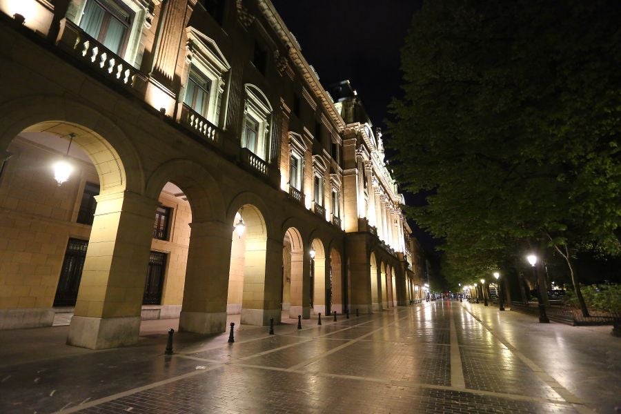 Las calles de Donostia estaban vacías antes del toque de queda. Todo el mundo en casa para ver la final de la Copa