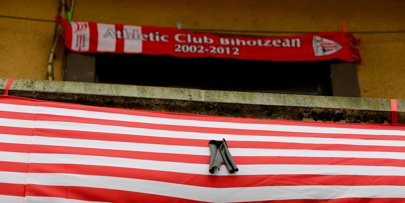 El domingo es txuri-urdin en Donostia.