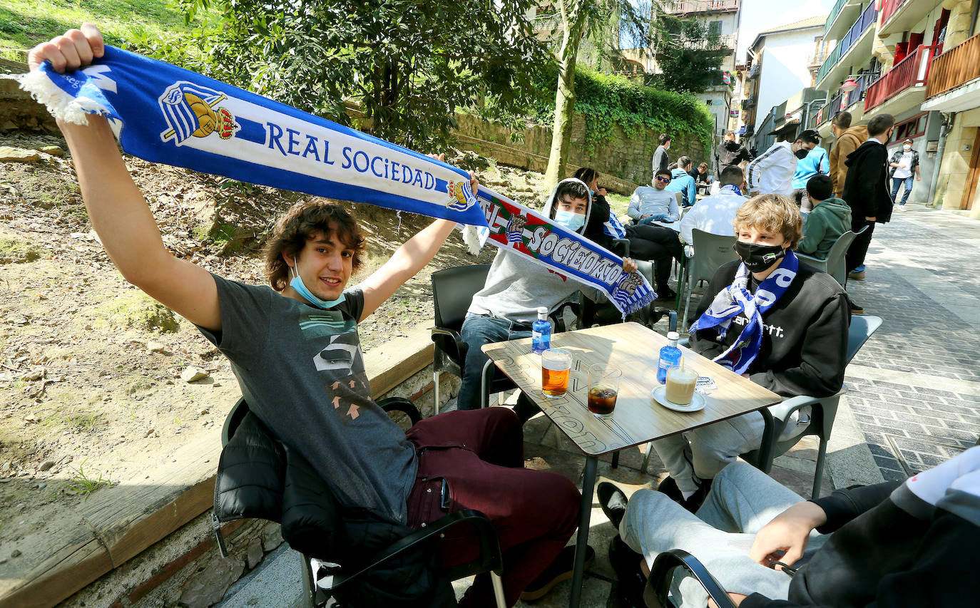 El domingo es txuri-urdin en Donostia.