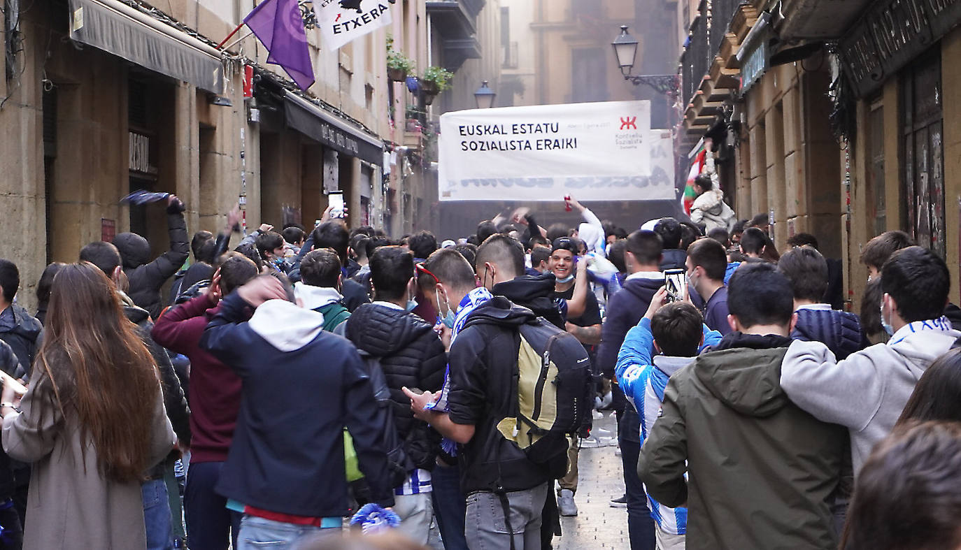 El domingo es txuri-urdin en Donostia.