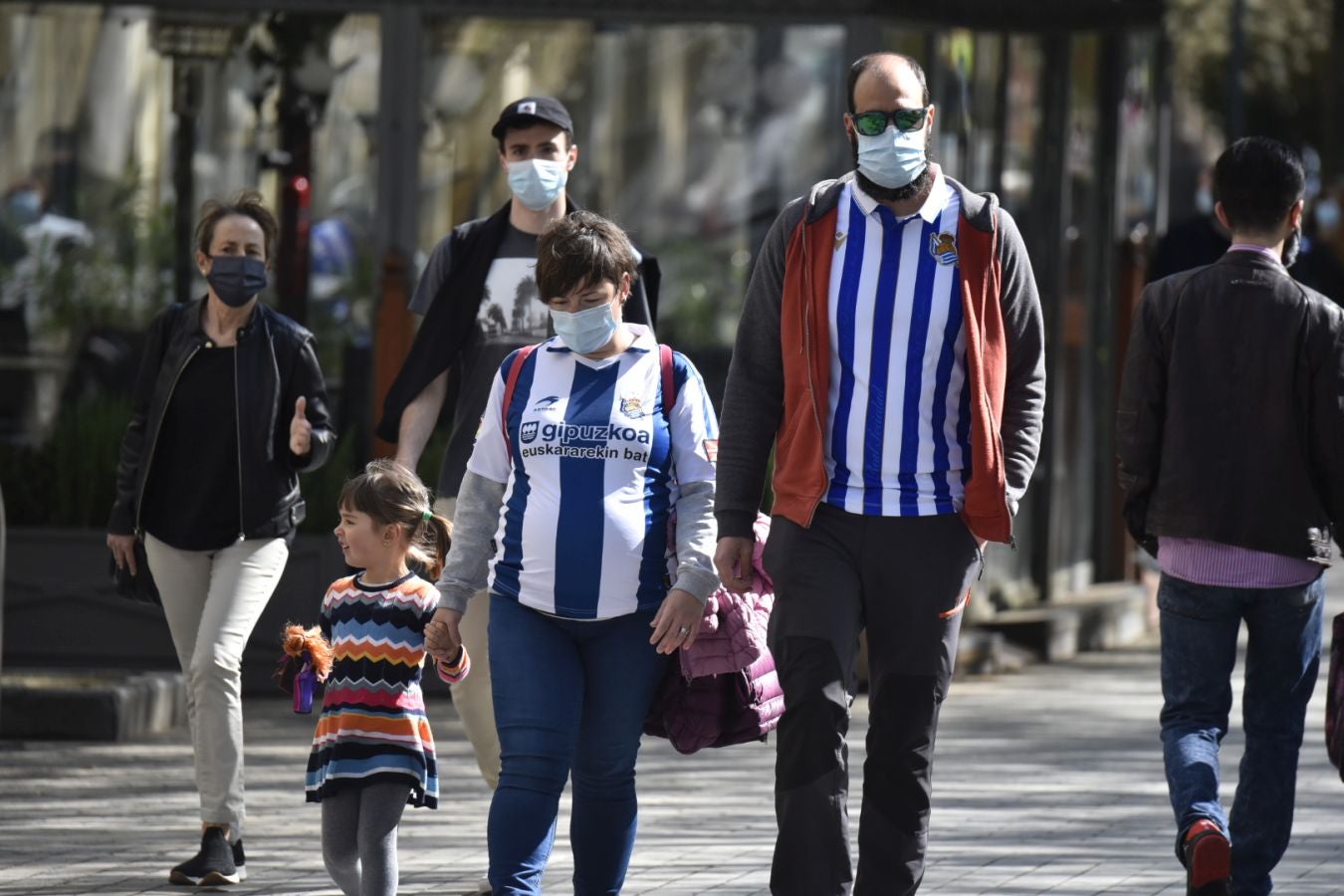El domingo es txuri-urdin en Donostia.