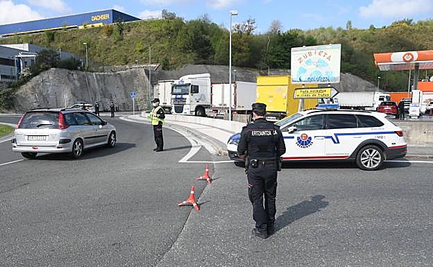 La Ertzaintza visila los accesos a Zubieta.