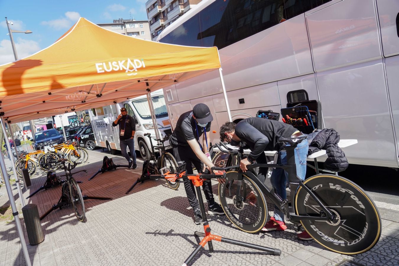 La Itzulia 2021 ha comenzado este lunes con una crono en Bilbao