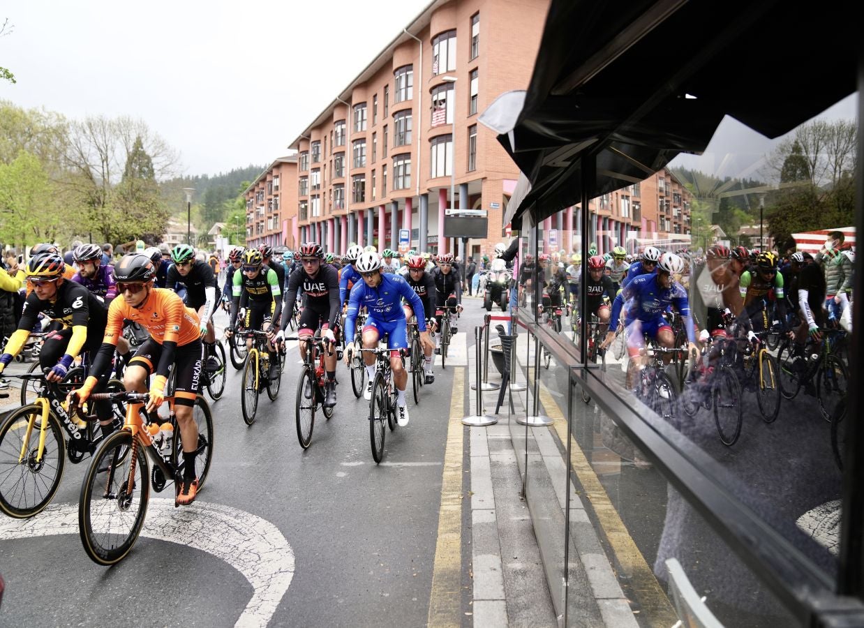 El ciclista ezkiotarra Alex Aranburu se ha llevado la segunda etapa de la Itzulia