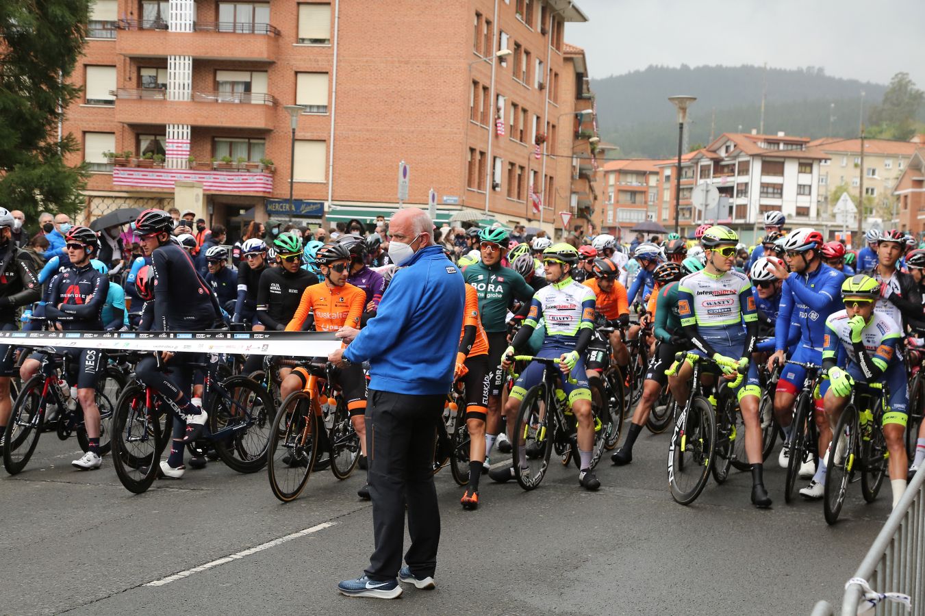 El ciclista ezkiotarra Alex Aranburu se ha llevado la segunda etapa de la Itzulia