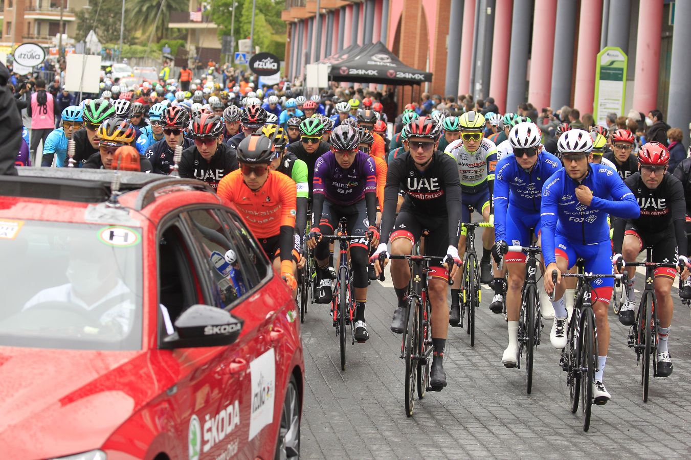 El ciclista ezkiotarra Alex Aranburu se ha llevado la segunda etapa de la Itzulia