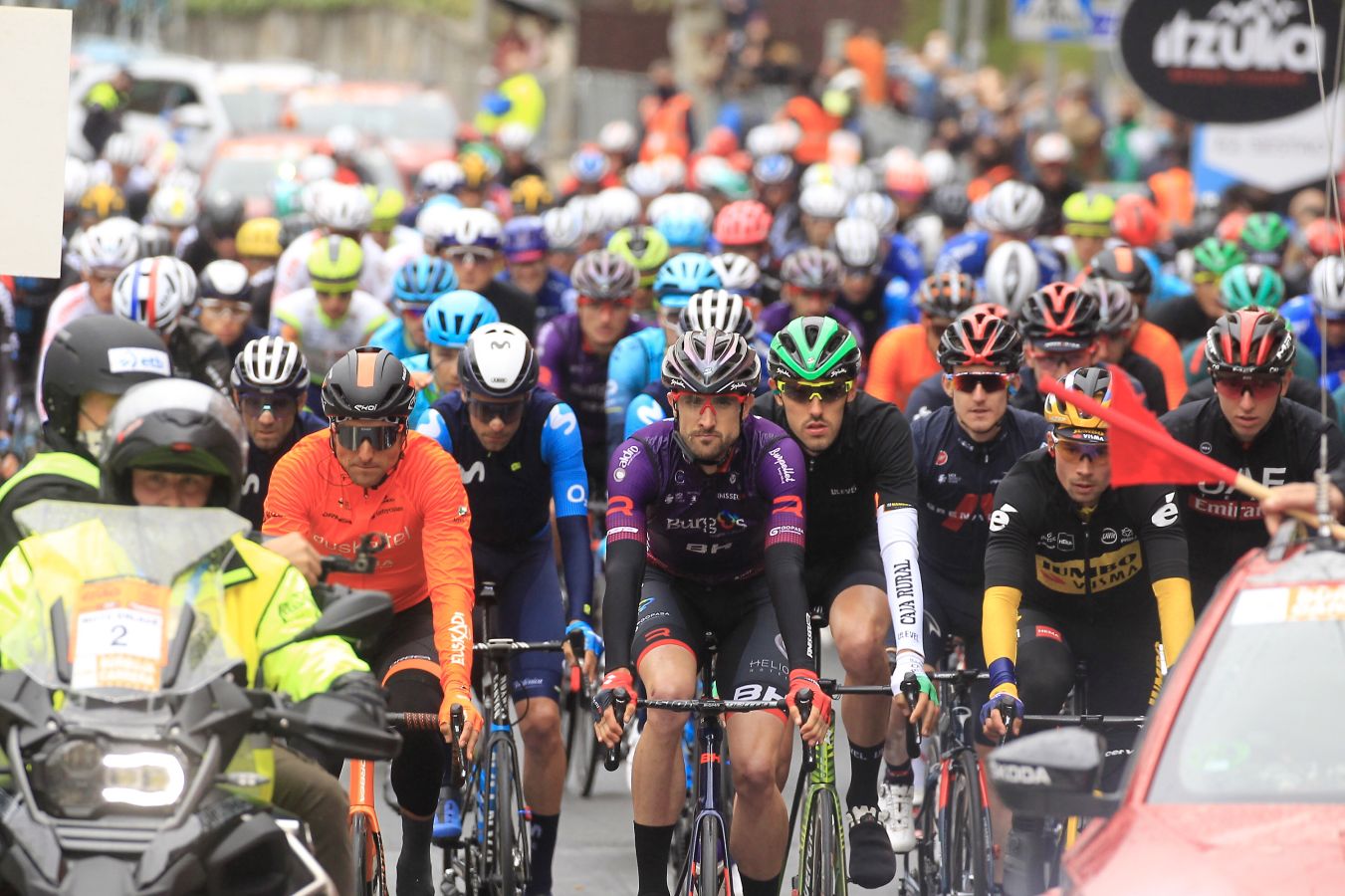 El ciclista ezkiotarra Alex Aranburu se ha llevado la segunda etapa de la Itzulia