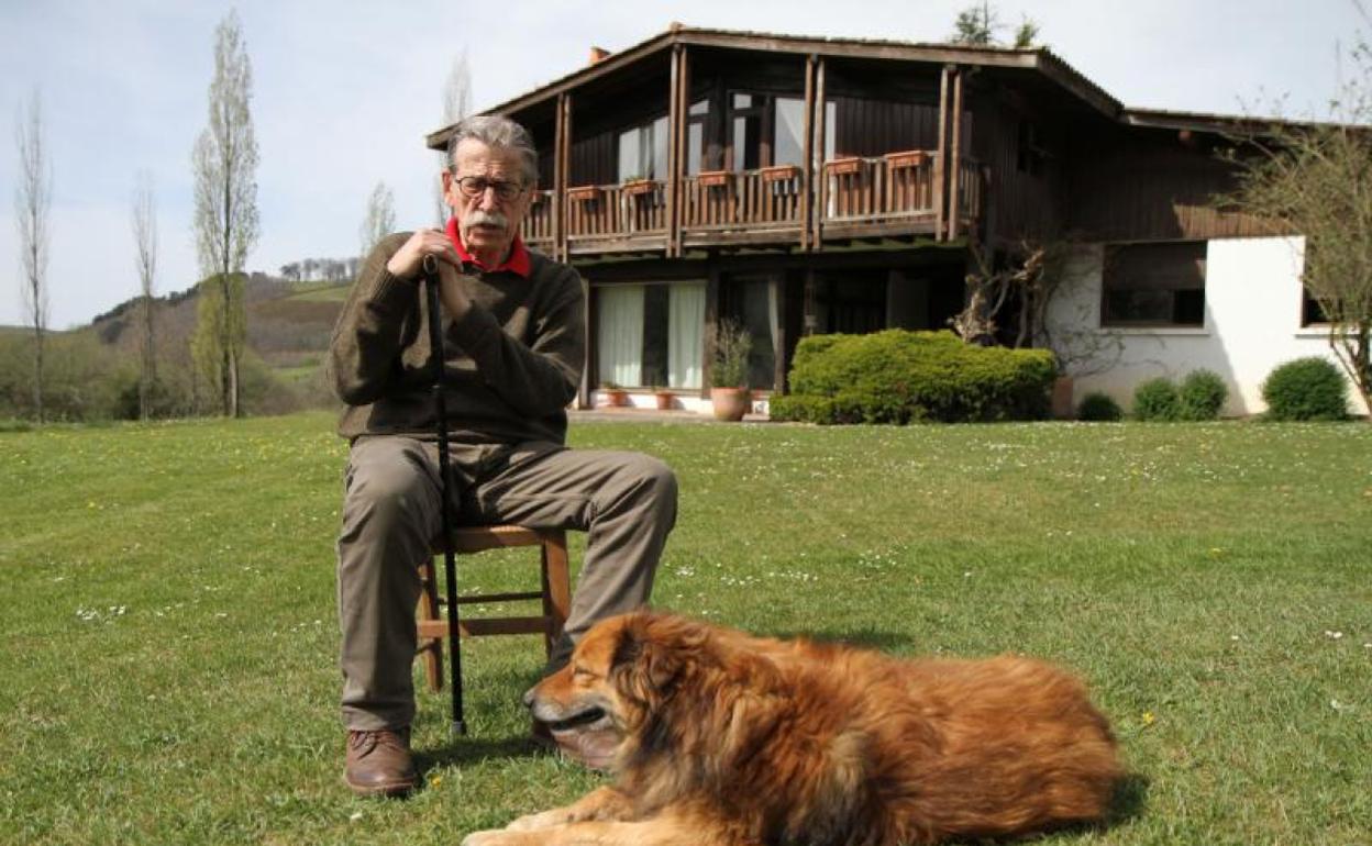 Julen Madariuaga, en su casa de Senpere, en 2017 .