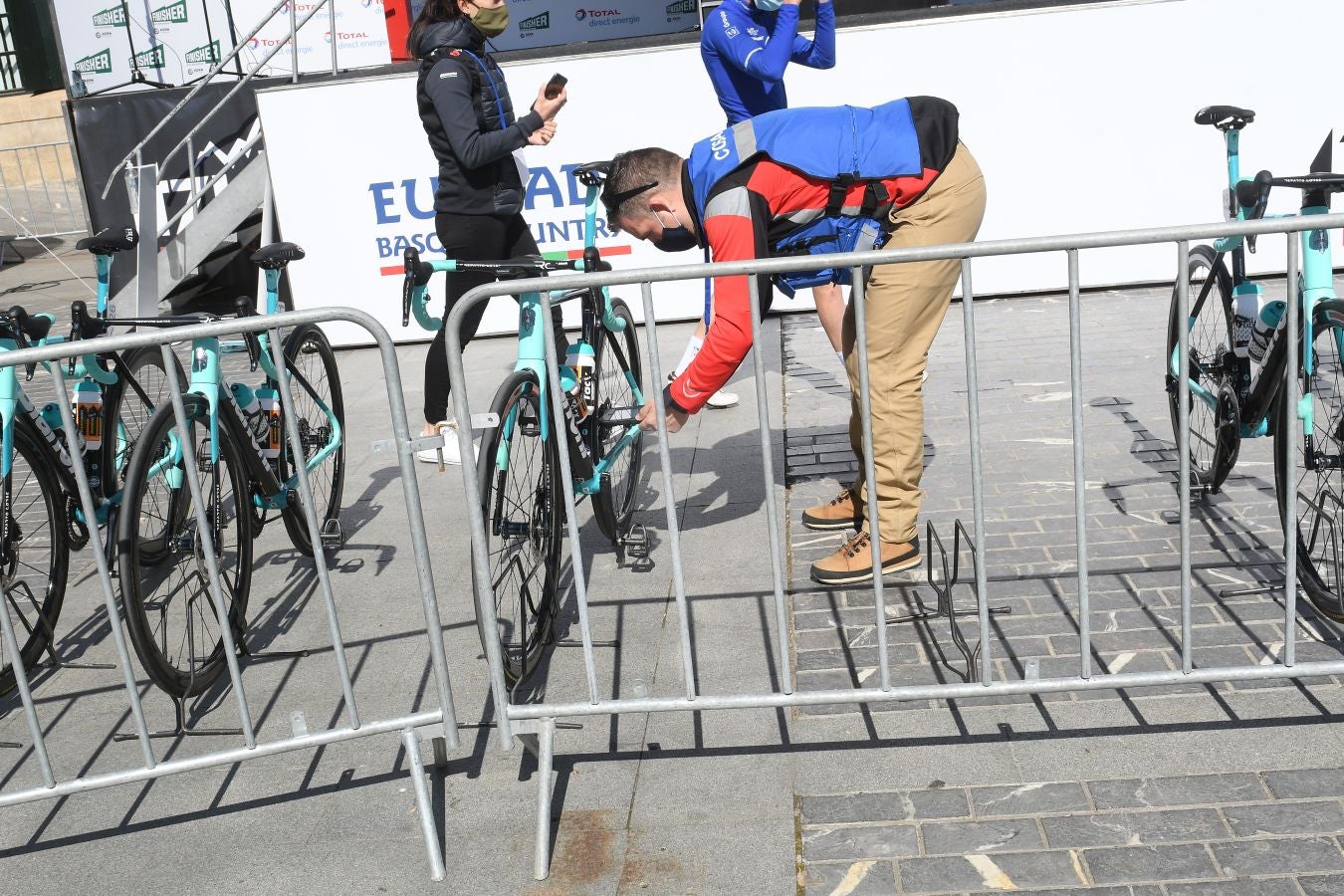 Tadej Pogacar ha sido el vencedor de la tercera etapa de la Itzulia tras la gran subida que ha protagonizado con Roglic