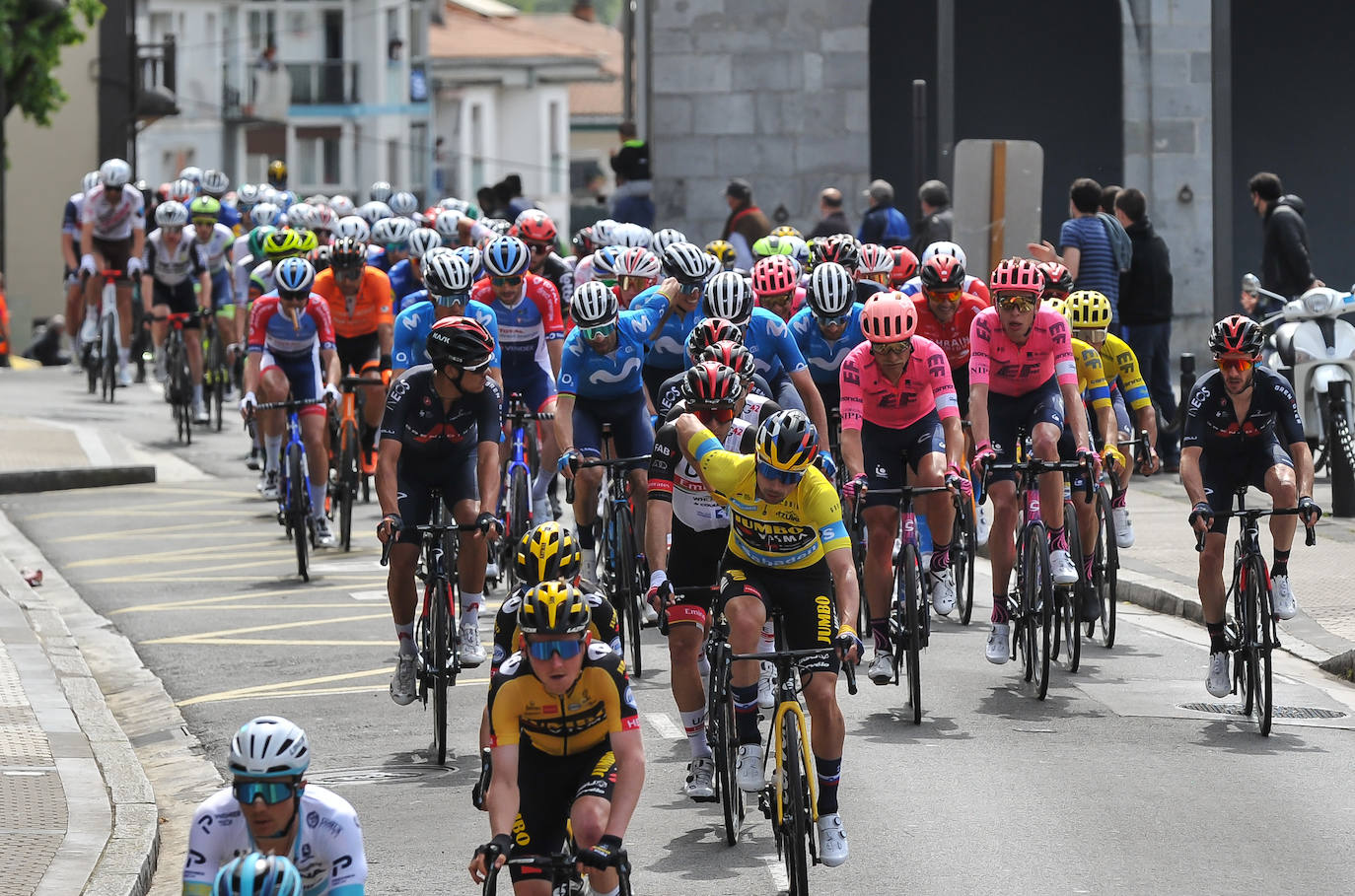 El recorrido entre Vitoria y Hondarribia tiene todos los ingredientes para hacer disfrutar al aficionado. 