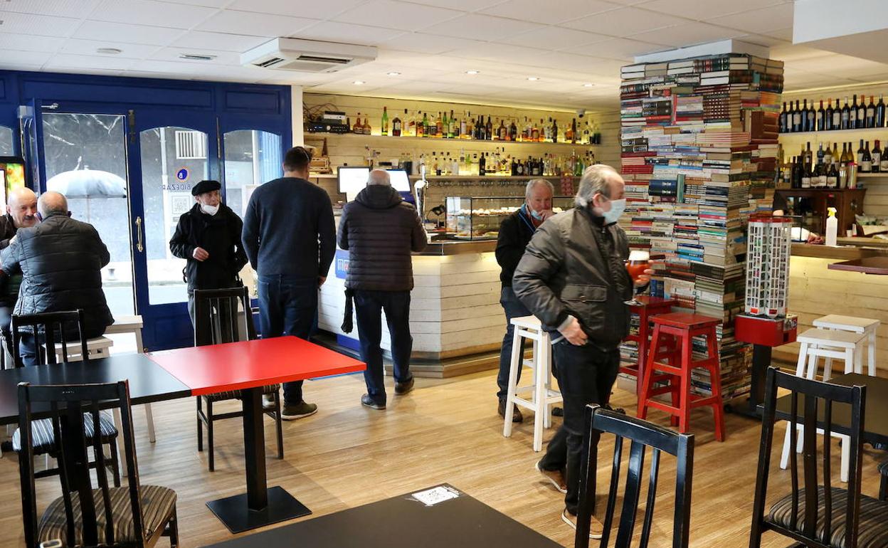 Interior de un bar de Zumarraga. 