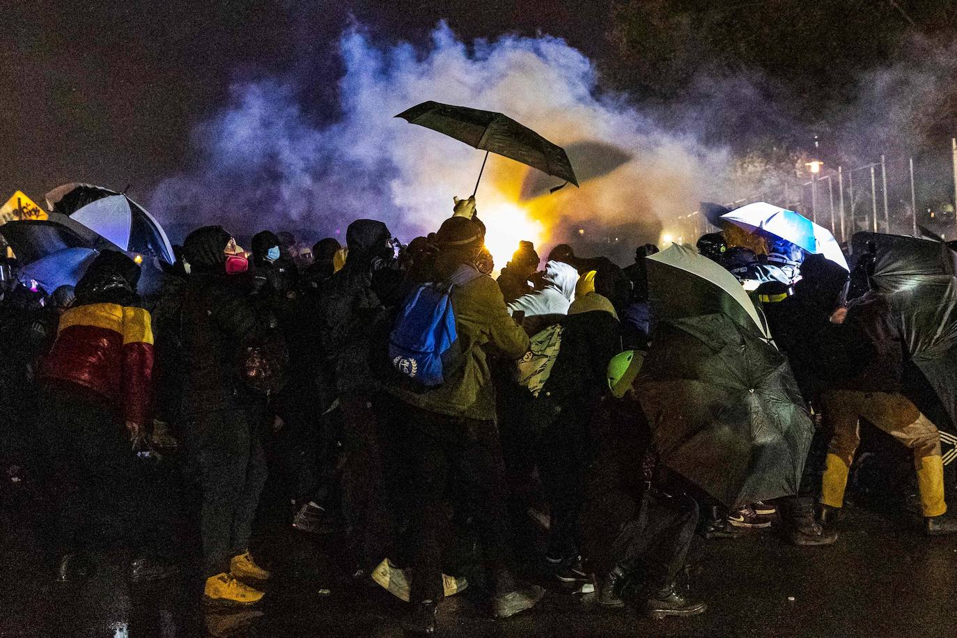 Minnesota moviliza la Guardia Nacional por protestas en Brooklyn Center por la muerte de un hombre negro en incidente con la policía. 