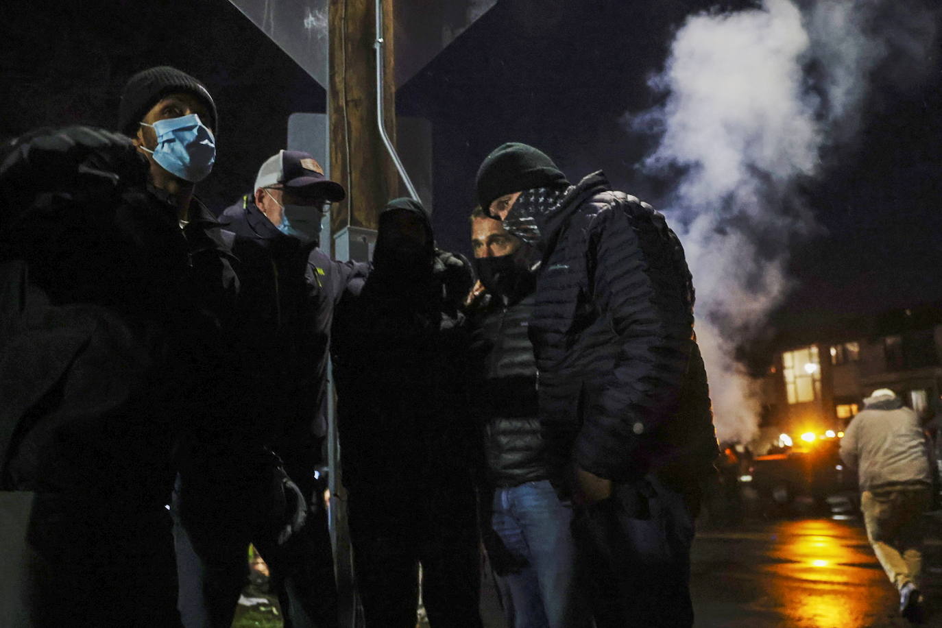 Minnesota moviliza la Guardia Nacional por protestas en Brooklyn Center por la muerte de un hombre negro en incidente con la policía. 