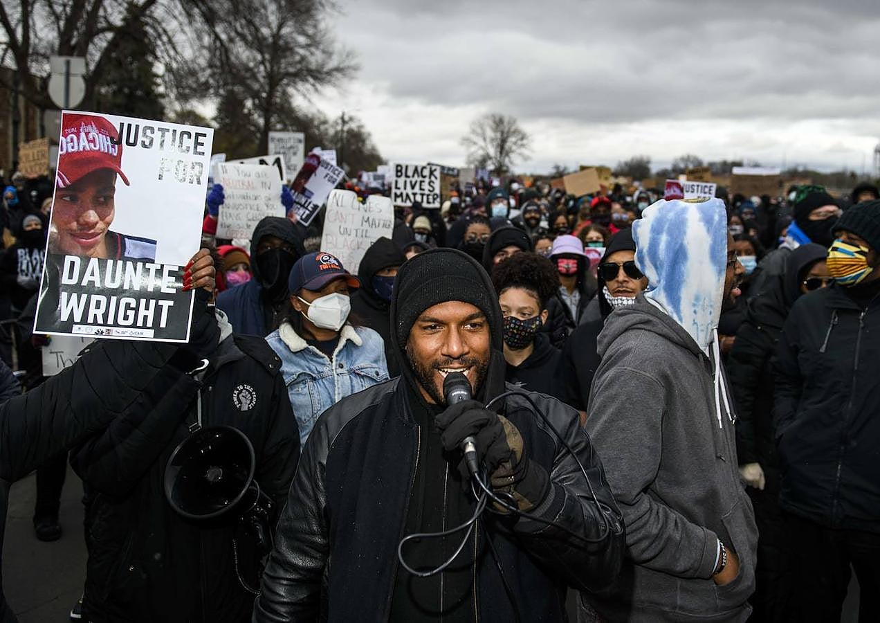 Minnesota moviliza la Guardia Nacional por protestas en Brooklyn Center por la muerte de un hombre negro en incidente con la policía. 