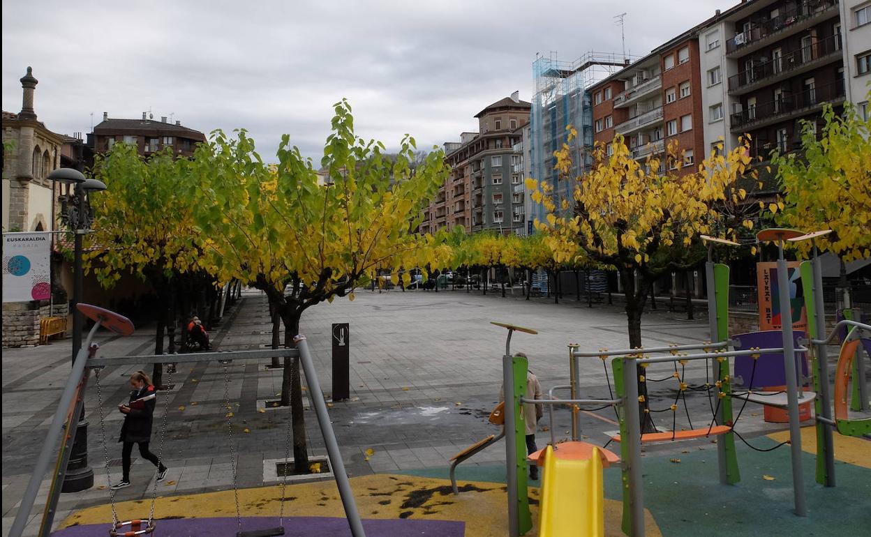 Plaza anexa a la calle Gure Zumardia donde se construirá la estación de Pasaia. 