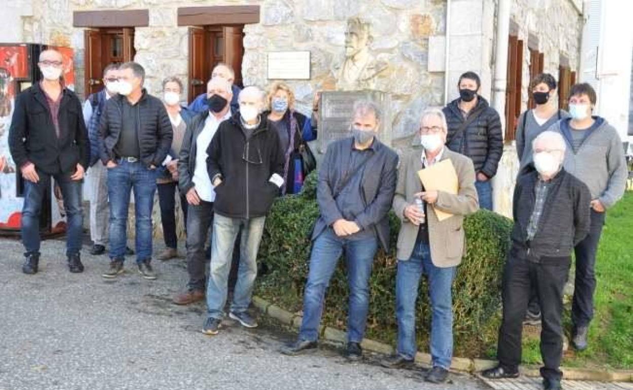 'Ombuaren itzala' proiektuaren aurkezpeneko artxiboko irudia. 