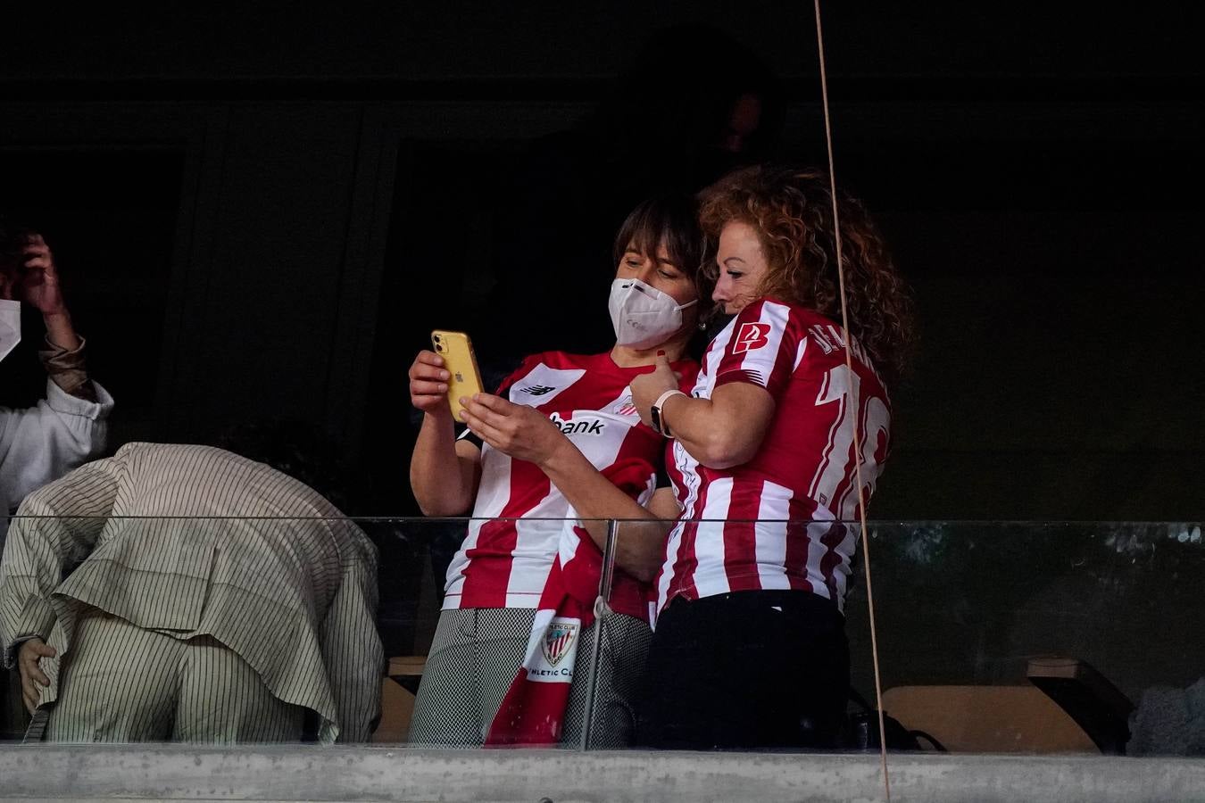 Fotos: Los familiares de los jugadores del Athletic en la Cartuja