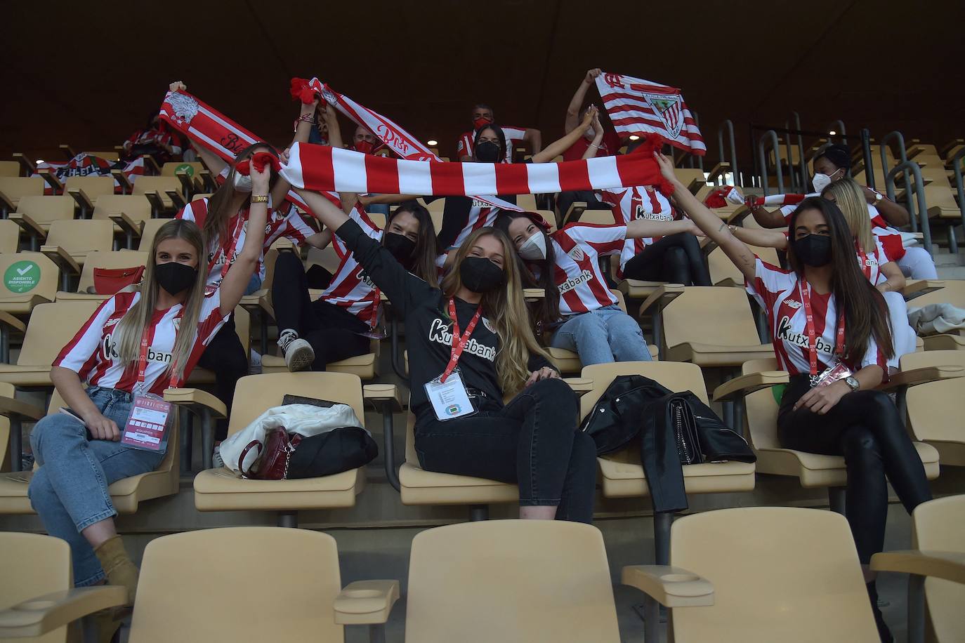 Fotos: Los familiares de los jugadores del Athletic en la Cartuja