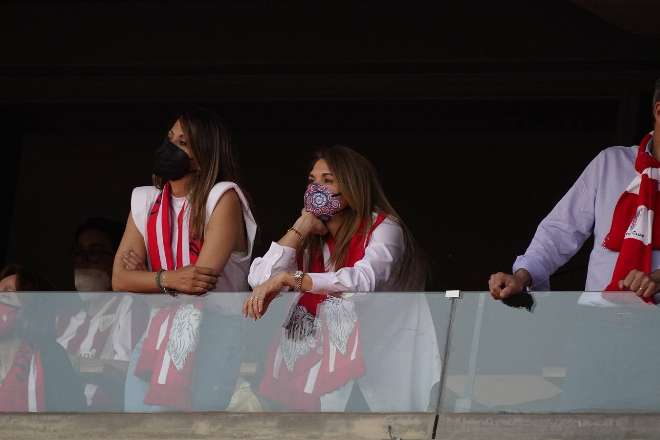 Fotos: Los familiares de los jugadores del Athletic en la Cartuja