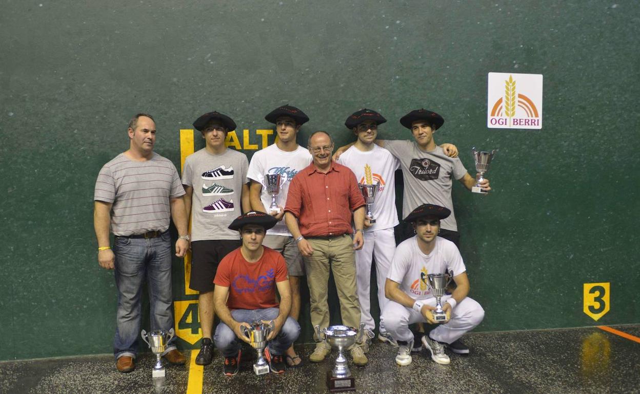 El equipo de Donostia ganador del Interpueblos en 2014. 