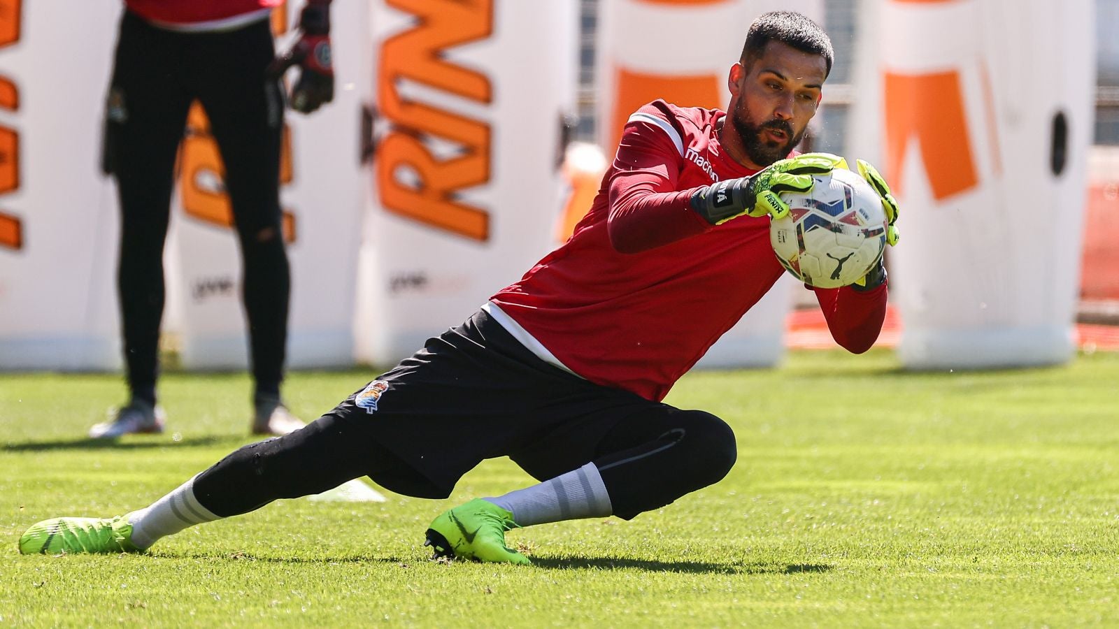 La plantilla ha realizado su último entrenamiento antes de medirse al conjunto vigués este jueves. Imanol no podrá contar con los lesionados Zaldua, Aihen y Merquelanz, además de Merino, Silva, Illarramendi, Sangalli y Moyá
