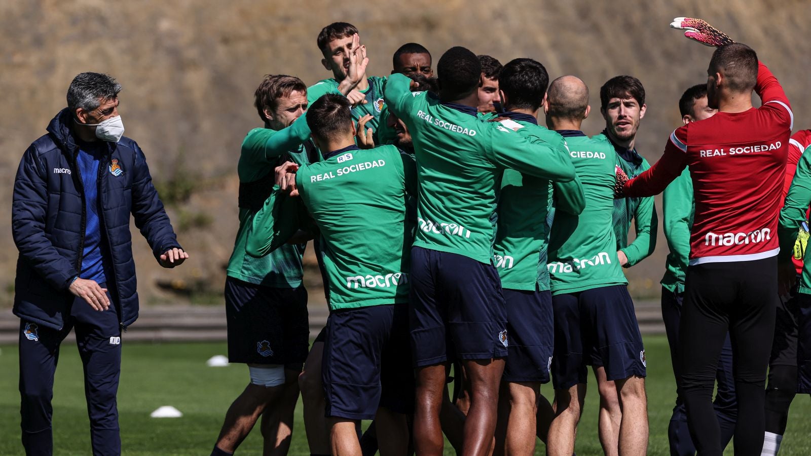 La plantilla ha realizado su último entrenamiento antes de medirse al conjunto vigués este jueves. Imanol no podrá contar con los lesionados Zaldua, Aihen y Merquelanz, además de Merino, Silva, Illarramendi, Sangalli y Moyá