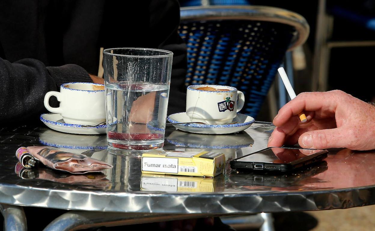 Solo un tercio de las denuncias por fumar en sitios prohibidoso venta de alcohol se sancionan