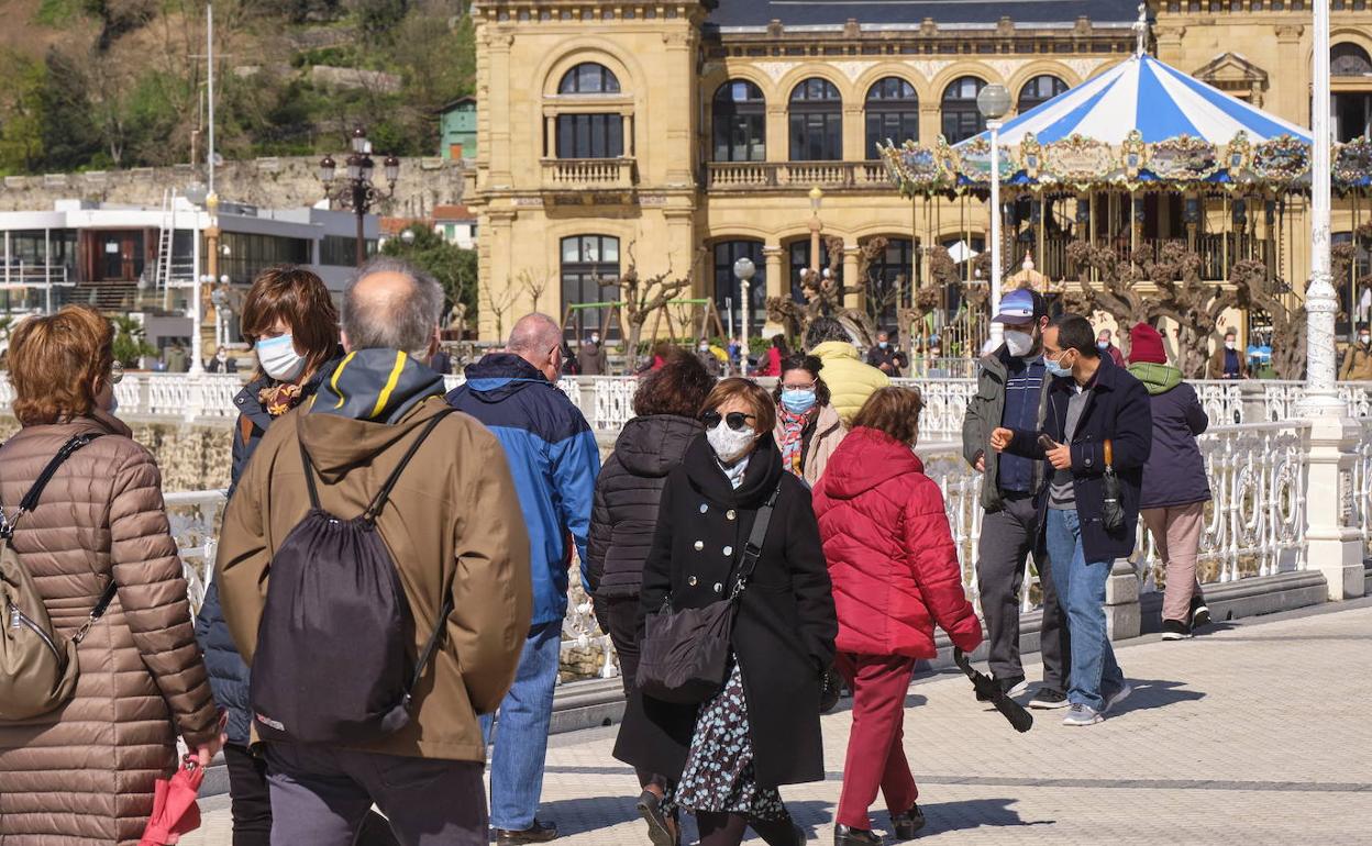 Covid-19: ¿Se deberían relajar las restricciones a las personas inmunizadas?