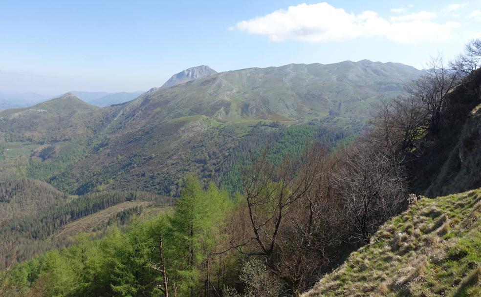 Ruta circular Sarastarri, Sierra de Aralar