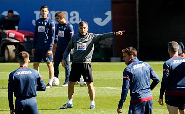 Enrich, Muto, Correa y Expósito, novedades en la lista de Mendilibar