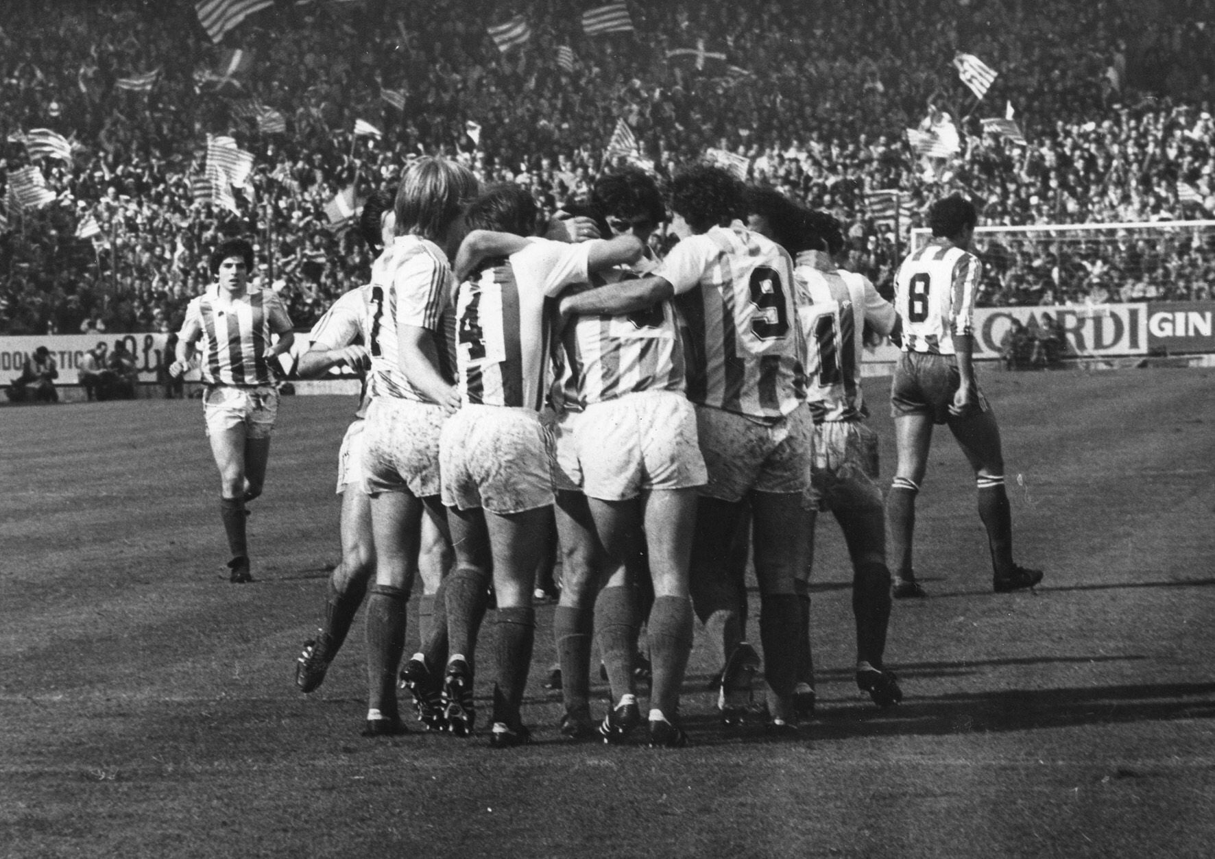 Abrazos tras el primer tanto de la Real en aquella última jornada de Liga.