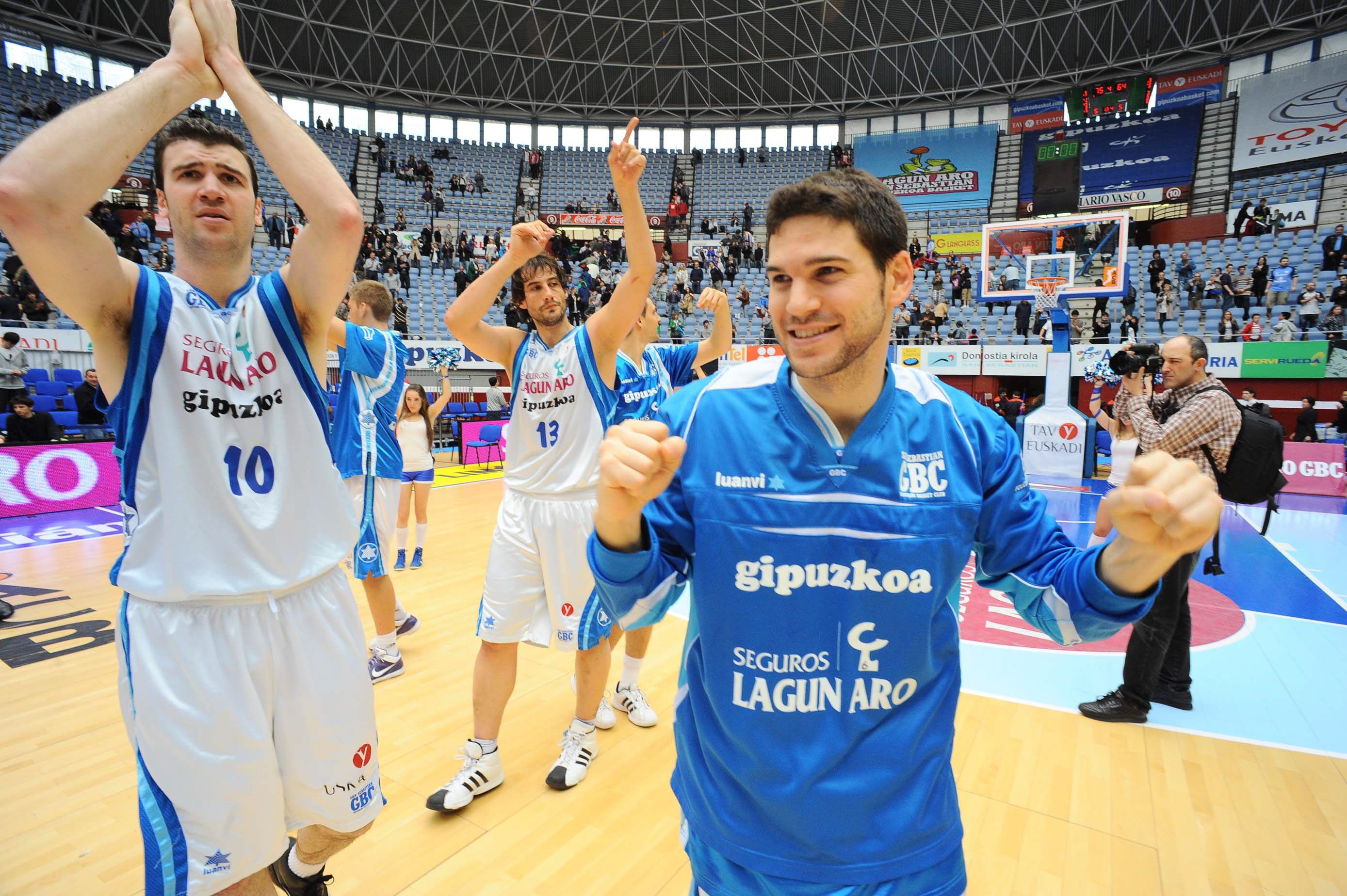 Fotos: Ricardo Uriz dice adiós al baloncesto