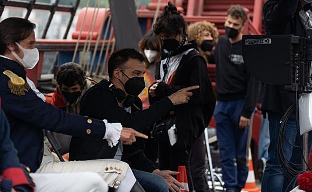 Alejandro Amenábar en el set de 'La Fortuna'.