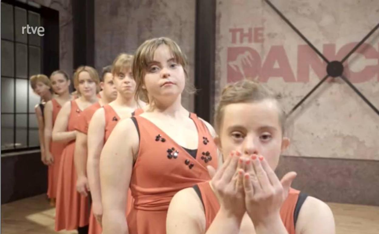 Verdini Dantza taldea emociona en el programa de televisión 'The Dancer'