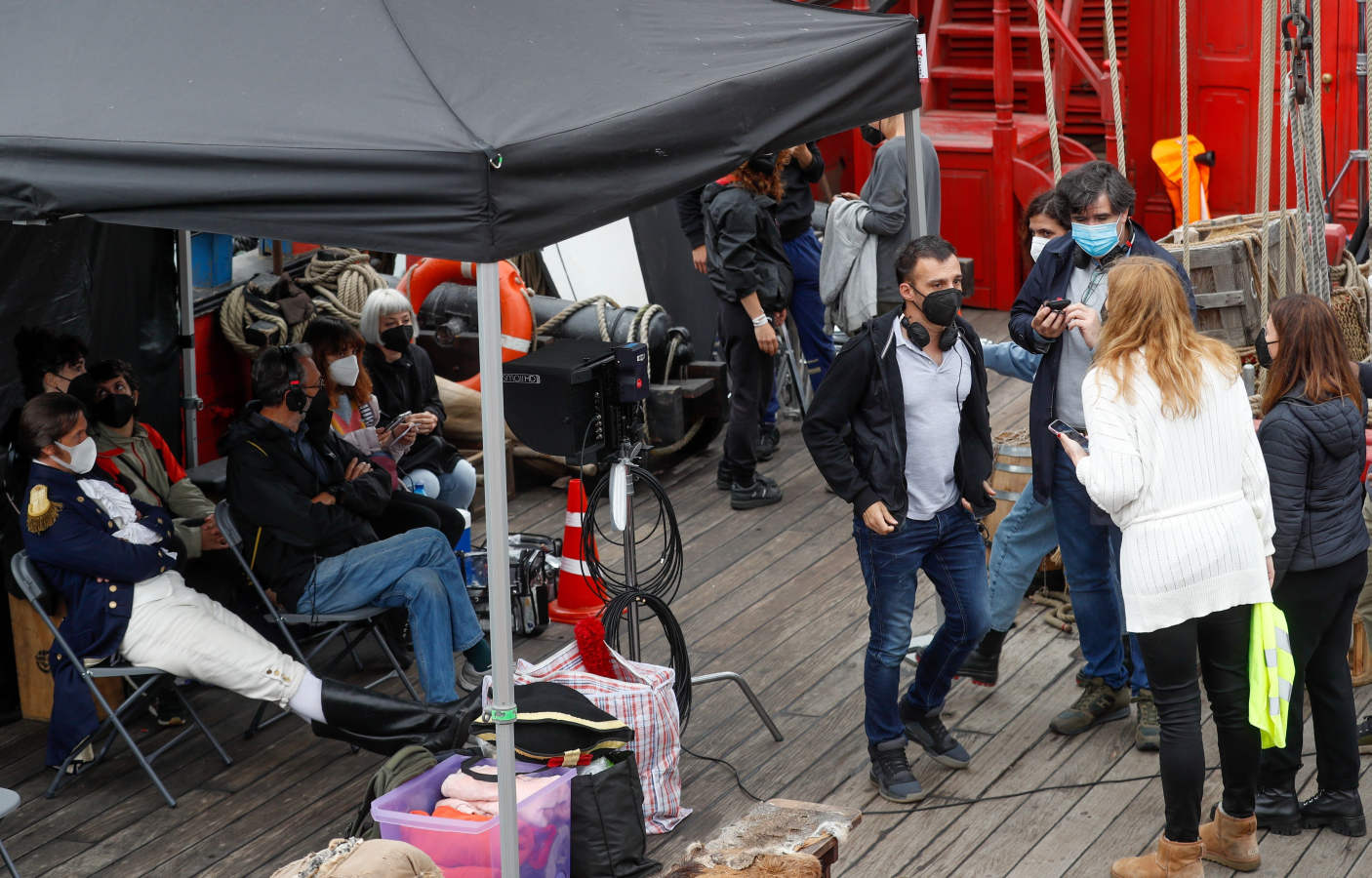 El director dirigió el lunes las últimas escenas que transcurren en el puerto de Pasaia de la serie 'La Fortuna' cuyo rodaje está a punto de finalizar. 