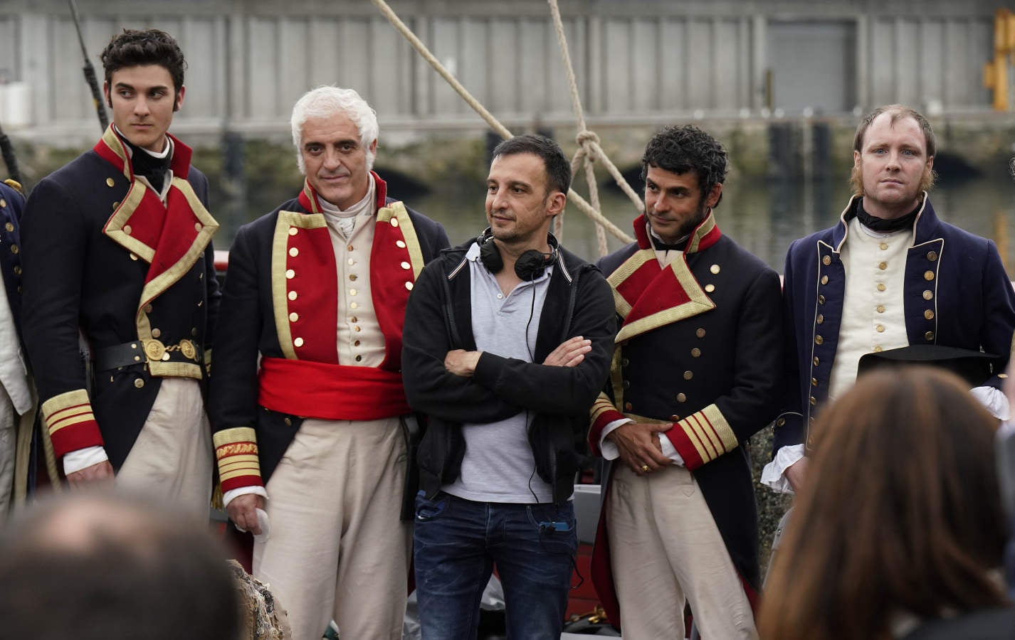 El director dirigió el lunes las últimas escenas que transcurren en el puerto de Pasaia de la serie 'La Fortuna' cuyo rodaje está a punto de finalizar. 