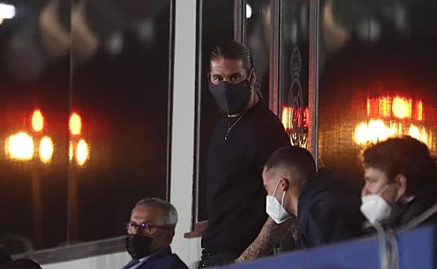 Sergio Ramos, en el palco de Valdebebas durante la ida de semifinales de la Champions. 