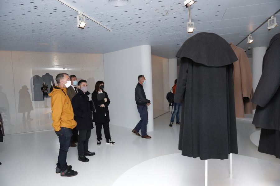 Creaciones de Alaïa y Balenciaga, nueva exposición en el museo de Getaria. 