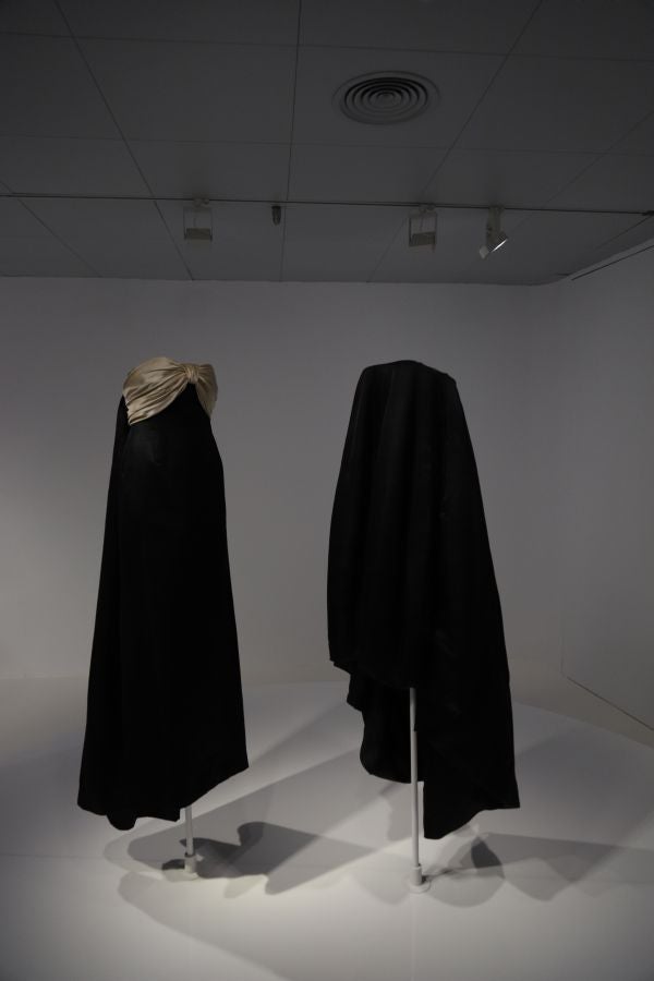 Creaciones de Alaïa y Balenciaga, nueva exposición en el museo de Getaria. 
