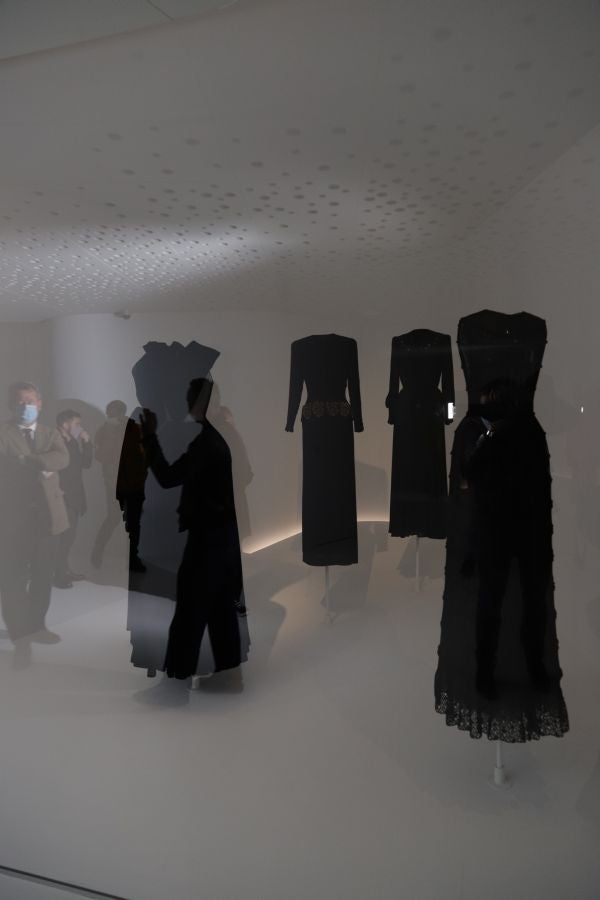 Creaciones de Alaïa y Balenciaga, nueva exposición en el museo de Getaria. 