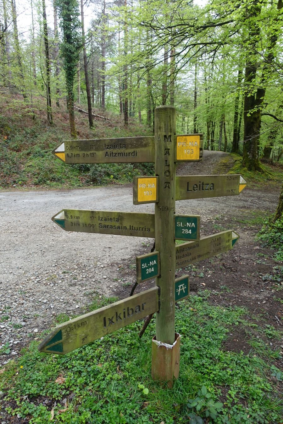 Discreta cima de la línea del Adarra, situada en la muga de Gipuzkoa y Navarra, cobija grandes tesoros a su alrededor