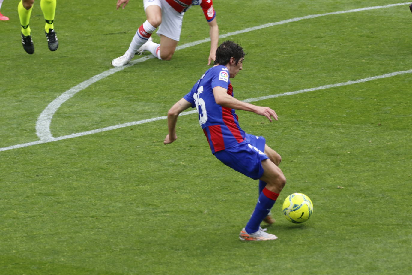 Los de Mendilibar obtienen su segunda victoria de la temporada en casa tras golear el Alavés. 