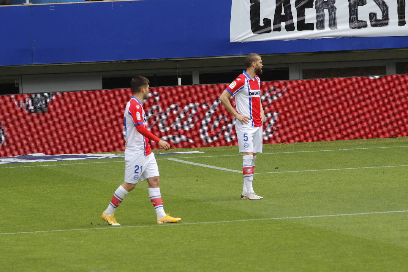 Los de Mendilibar obtienen su segunda victoria de la temporada en casa tras golear el Alavés. 