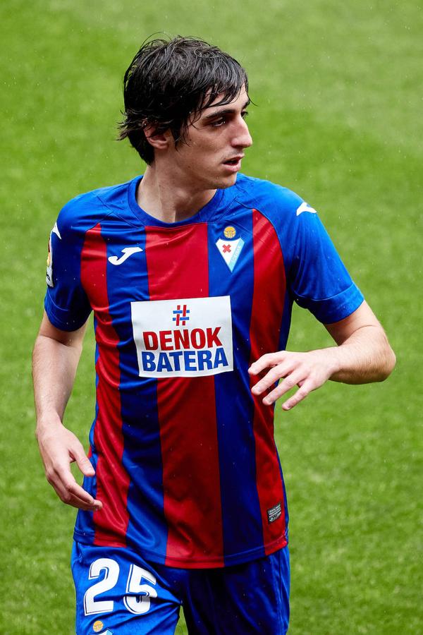 Los de Mendilibar obtienen su segunda victoria de la temporada en casa tras golear el Alavés. 